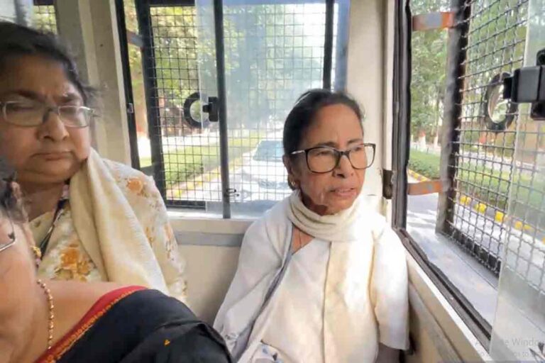 দিল্লিতে আটক মমতা বন্দ্যোপাধ্যায়